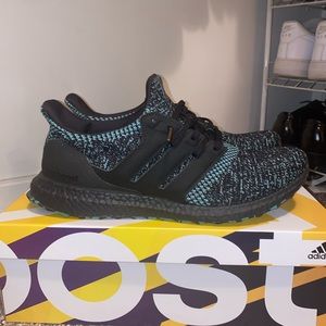 Ultraboost 4.0 “Black True Green” (EE3733)